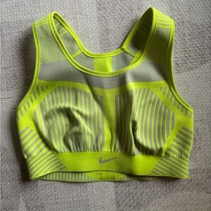 Nike FE/NOM Flyknit Sports Bra